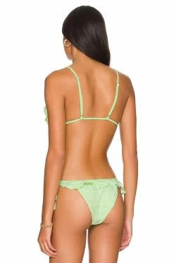 Fall 2022 Akira Top 6 Fall 2022 Akira Top