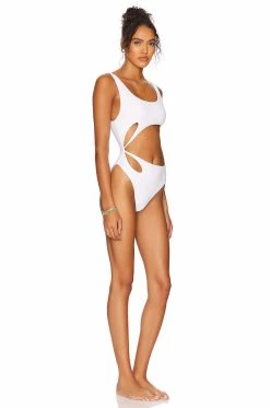 Fall 2022 Anja One Piece