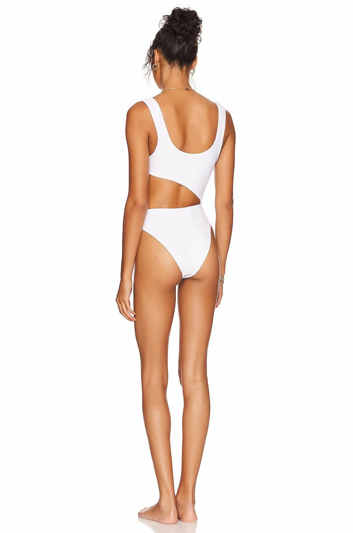 Fall 2022 Anja One Piece 4 Fall 2022 Anja One Piece