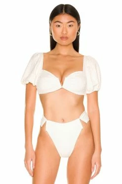 Spring 2022 Seashell Puff Sleeve Top