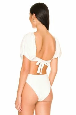 Spring 2022 Seashell Puff Sleeve Top